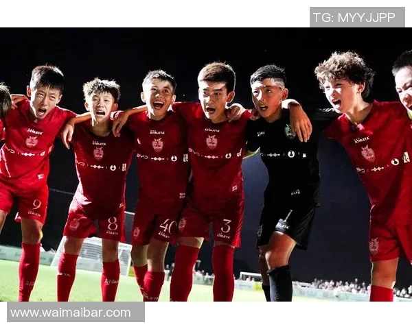 丹麦足球明星托森的辉煌历程与对足球的热爱探索