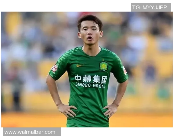 中国现役最帅足球明星盘点与魅力分析引发球迷热议